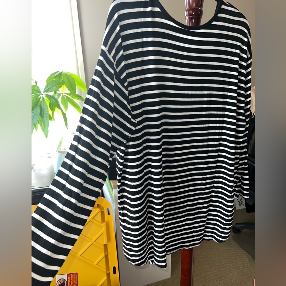 Torrid size 2 super soft knit long sleeve